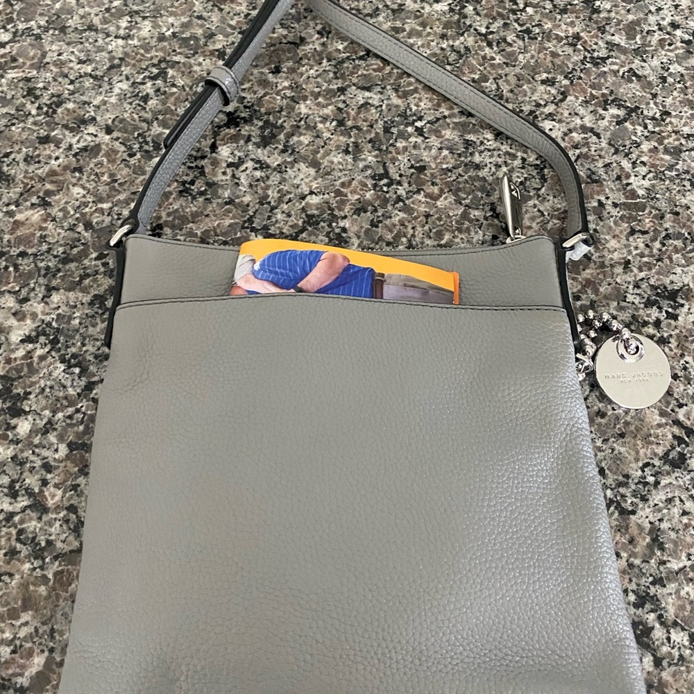 Marc Jacob’s Gray pebbled Leather Crossbody Bag - Picture 7 of 13